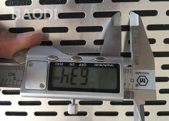Le poinçon encoché trouent 0.5mm que 0.8mm ont perforé Mesh Filter Mining Screen en aluminium