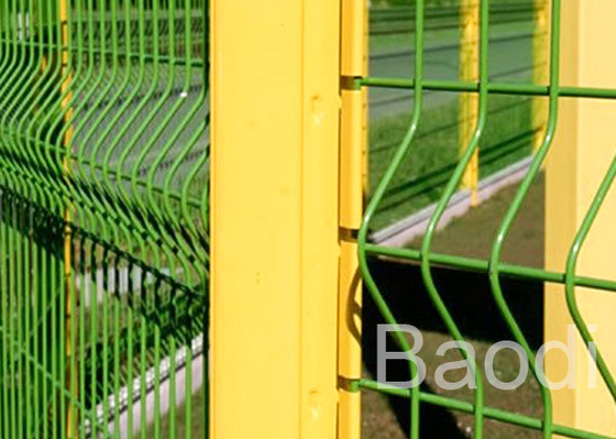 Le PVC d'acier doux a enduit rouille/corrosion de panneau incurvée par barrière de grillage l'anti