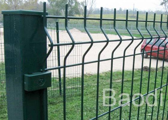 Le PVC d'acier doux a enduit rouille/corrosion de panneau incurvée par barrière de grillage l'anti