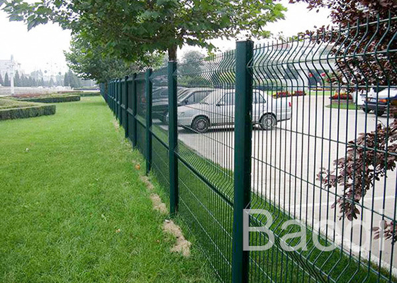 Maille adaptée aux besoins du client d'acier doux clôturant les panneaux, grillage de soudure de gare routière avec le courrier rond