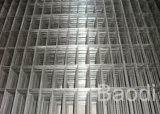 Le fer ont soudé la grille carrée de panneaux de grillage pour construire/agricole noir/industriel