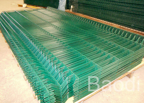 Panneaux en acier soudés de barrière incurvés par triangle d'arrière-cour, panneaux de jet de vinyle pour la protection de machine