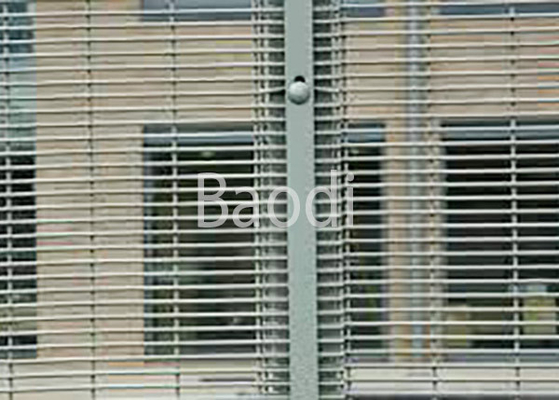 Panneaux enduits de barrière de montée de vinyle de prison anti, clôture de haute sécurité de 358 fils