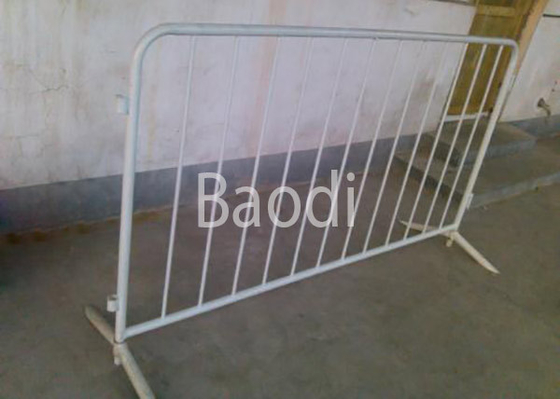 Barrière blanche enduite de contrôle des foules de poudre, barrière provisoire de yard de 1,1 x de 2.5m