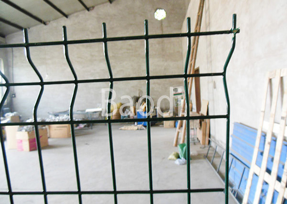 Le PVC d'édifice public a enduit la clôture de fil, panneaux en acier soudés de barrière de maille avec la forme de W