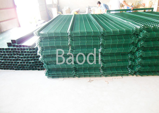 Barrière verte de grillage soudée par PVC avec l'installation de portes facilement taille de 0,4 - de 2.5m