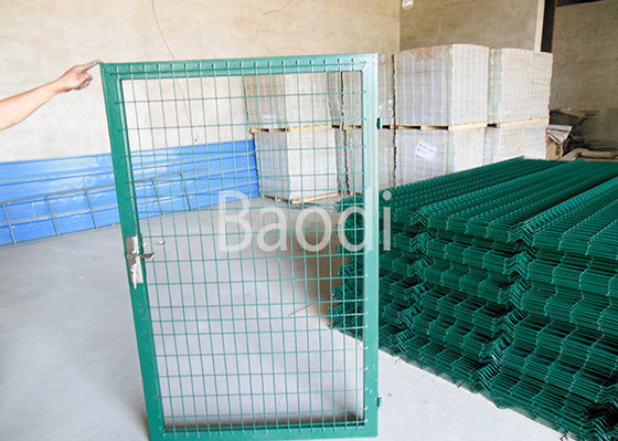 Barrière verte de grillage soudée par PVC avec l'installation de portes facilement taille de 0,4 - de 2.5m