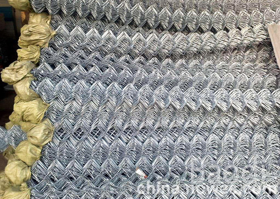 Fil tissé galvanisé d'acier au carbone de barrière de maille de maillon de chaîne avec des trous de diamant