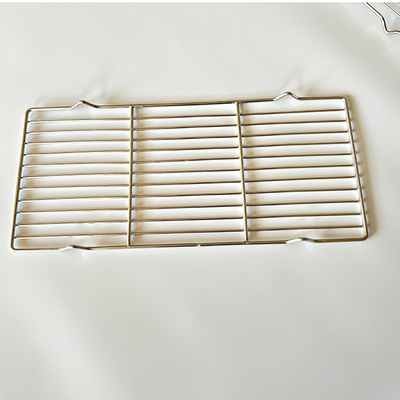 La grille Winco Pan est un ajout essentiel à votre collection d'accessoires de gril
