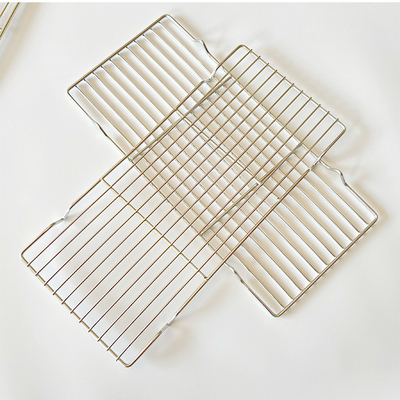La grille Winco Pan est un ajout essentiel à votre collection d'accessoires de gril