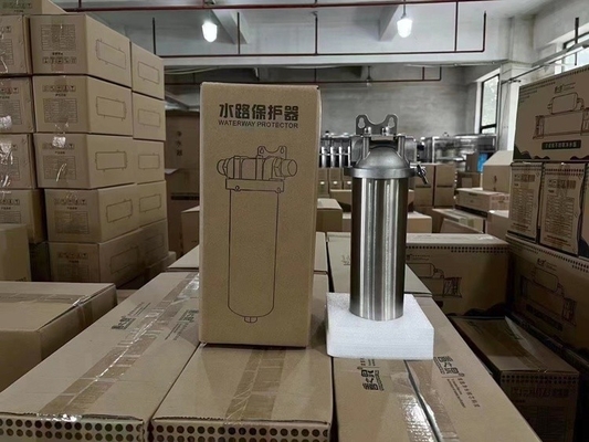 Système de filtration domestique écologique Purificateur d'eau en acier inoxydable avec débit de 8000L/h dans un emballage en boîte ondulée