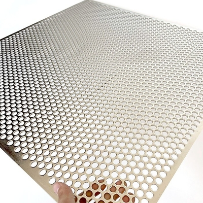 Épaisseur de façade métallique décorative 0,5 3,5 mm Max. 1,5 m Largeur Modèles de panneaux perforés personnalisables