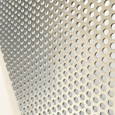 Épaisseur de façade métallique décorative 0,5 3,5 mm Max. 1,5 m Largeur Modèles de panneaux perforés personnalisables