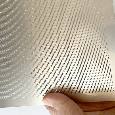 316 Acier de qualité de ventilation Perçage des écrans métalliques Plaque perforée pour panneaux de revêtement échantillon en fente