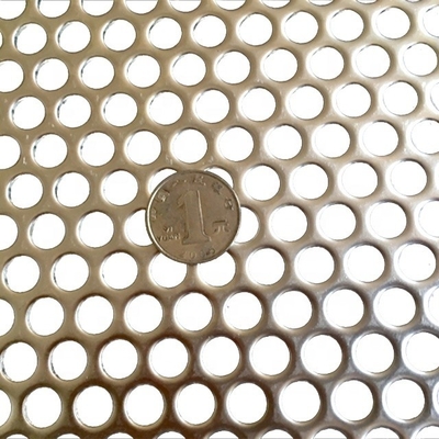 Technique perforée en extérieur, trou de perforation ronde, feuille de métal parfaite pour l'écran de construction