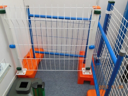 Taille de la maille 50*200/55*200mm Cadre revêtu en PVC Panneaux de clôture 3D galvanisés courbés pour environnements innovants et paysages chics