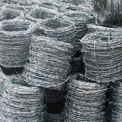 Fil barbelé galvanisé de sécurité pour l'agriculture et l'industrie de 1,6 mm de diamètre de fil barbelé point 4 de longue durée