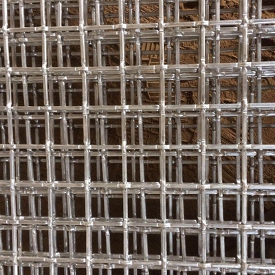 Écrans architecturaux Grille en fer tissé Grille en aluminium filet de fil encrémé pour traitement de soudage de plafond