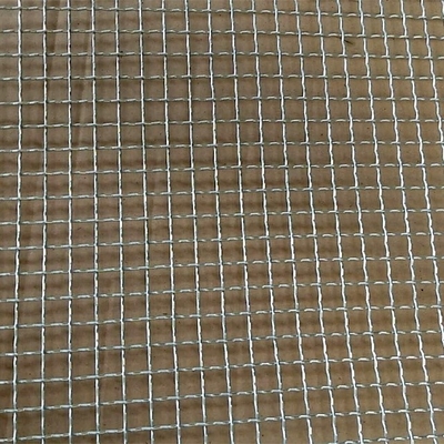 Écrans architecturaux Grille en fer tissé Grille en aluminium filet de fil encrémé pour traitement de soudage de plafond