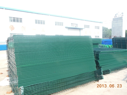 Plaques de clôture en PVC vert direct enduit en 3D en treillis métalliques soudés incurvés