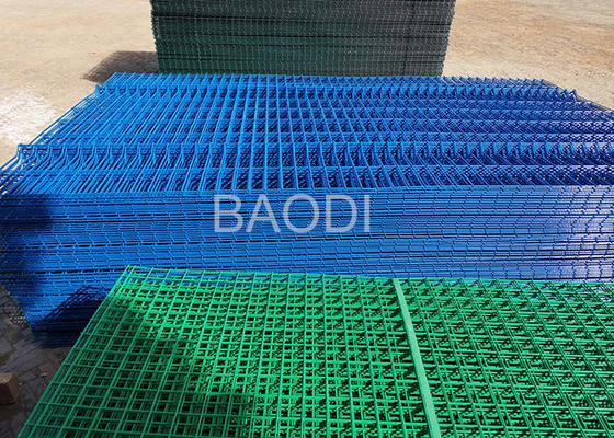 Barrière en plastique bleue de grillage pour le fil galvanisé par barrière moulue publique à l'intérieur