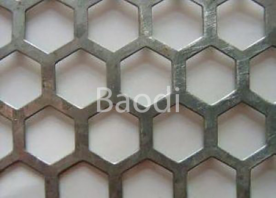 L'écran hexagonal de trou a galvanisé la maille en acier perforée de 1.5m x de 3m