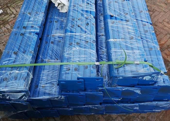 Courrier carré bleu de place de Mesh Fence Pvc Coated With de fil de la couleur 50x200mm